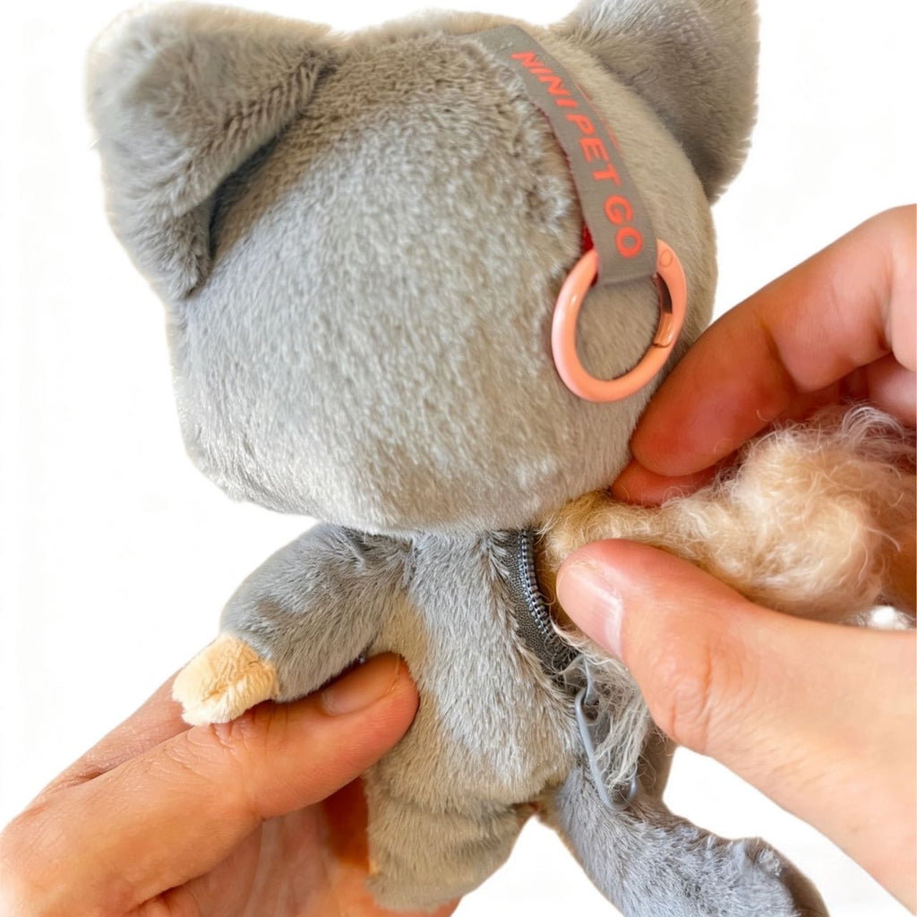 Pet Memorial Plush Cat Keychain Keepsake with Transparent Memory Pocket for Pet Hair and Pet Photos Soft Texture for Bag Keys Car Pet Carrier Adorable Design